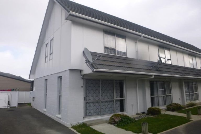 Photo of property in 4d Flock Grove, Fairfield, Lower Hutt, 5011