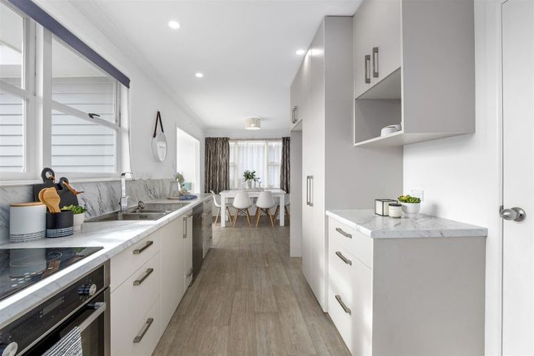 Photo of property in 28 Woodford Avenue, Brookfield, Tauranga, 3110