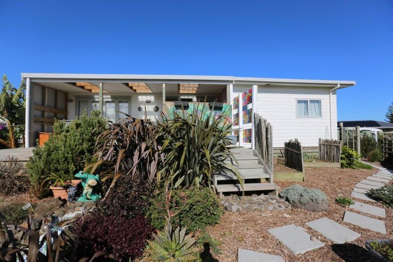 Photo of property in 10 Sunset Drive, Baylys Beach, Dargaville, 0377