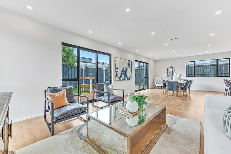 Photo of property in 11 Alexandra Street, Riverhead, 0820