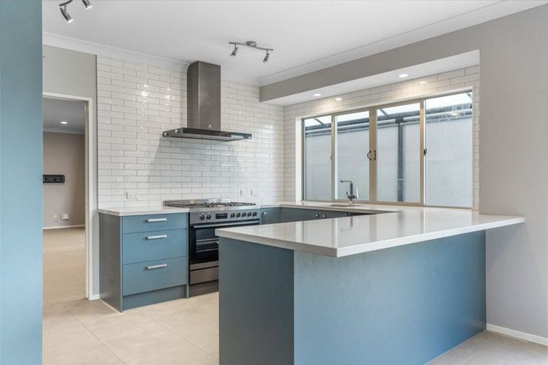 Photo of property in 9 Stranraer Crescent, Wattle Downs, Auckland, 2103