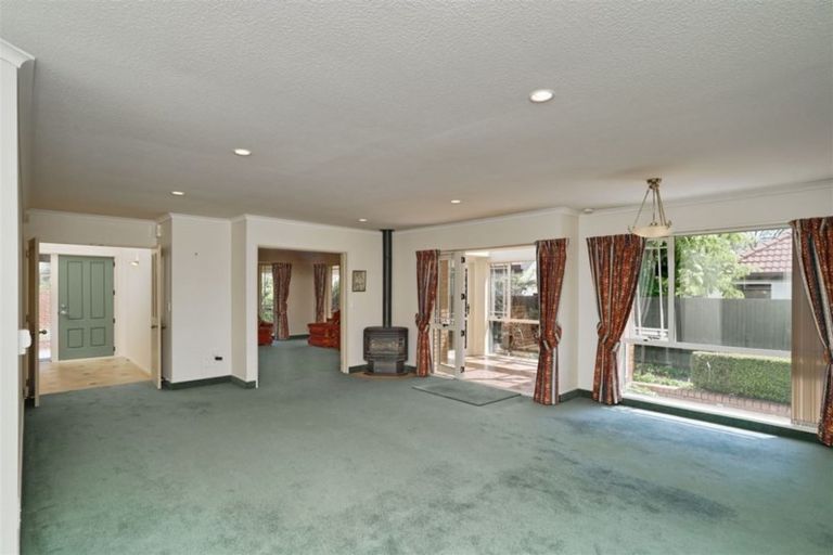 Photo of property in 15 Basil Place, Mount Pleasant, Christchurch, 8081