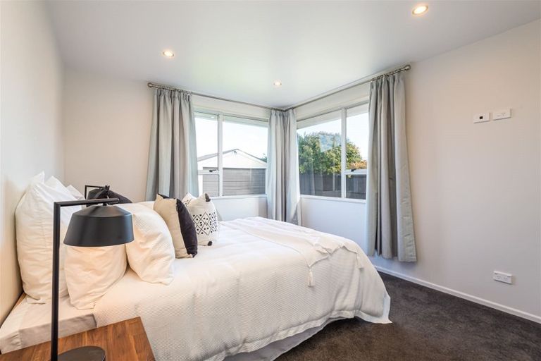 Photo of property in 15 Royal Park Drive, Parklands, Christchurch, 8083