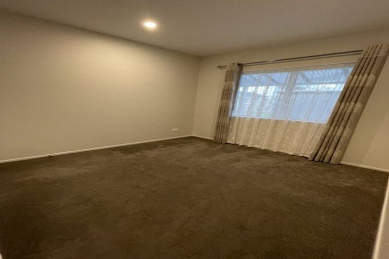 Photo of property in 8 Rossbeg Lane, Flat Bush, Auckland, 2019