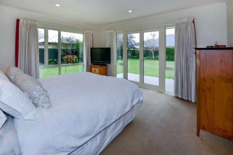 Photo of property in 8 Napoleon Close, Harewood, Christchurch, 8051