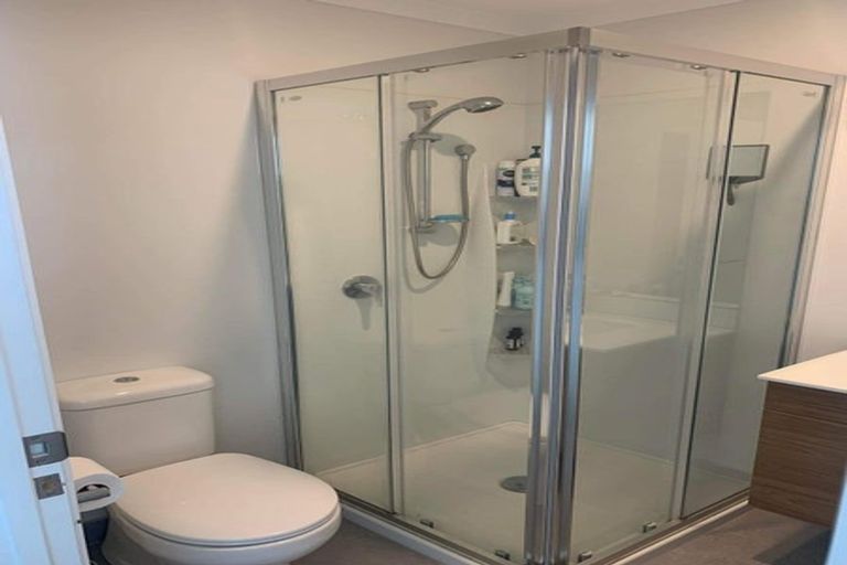 Photo of property in 8 Wharara Lane, Massey, Auckland, 0614