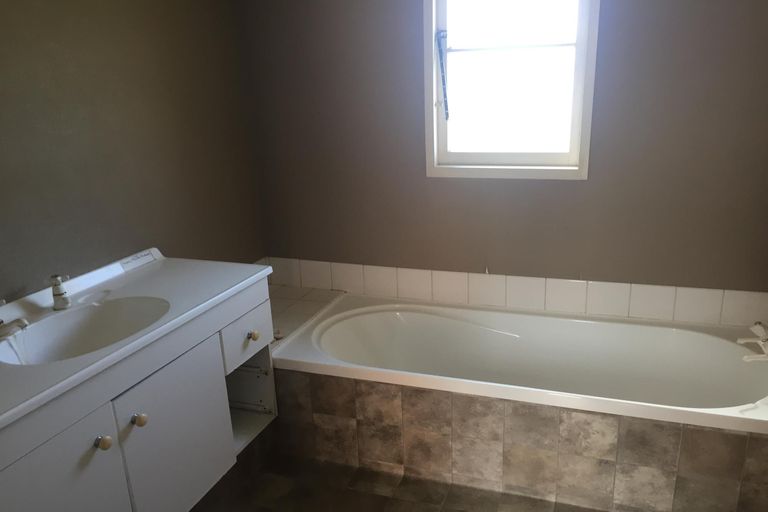 Photo of property in 6 George Street, Waimate, 7924