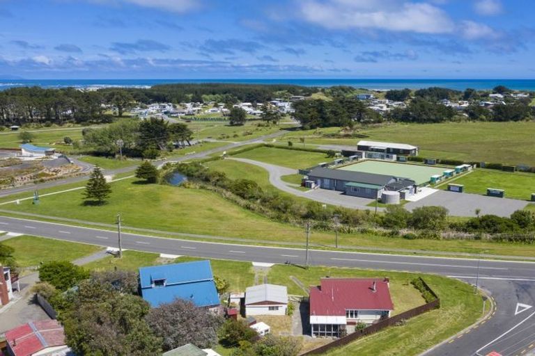Photo of property in 19 Nash Parade, Foxton Beach, Foxton, 4815