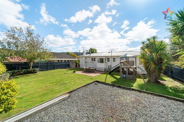 Photo of property in 33 Russell Road, Wainuiomata, Lower Hutt, 5014