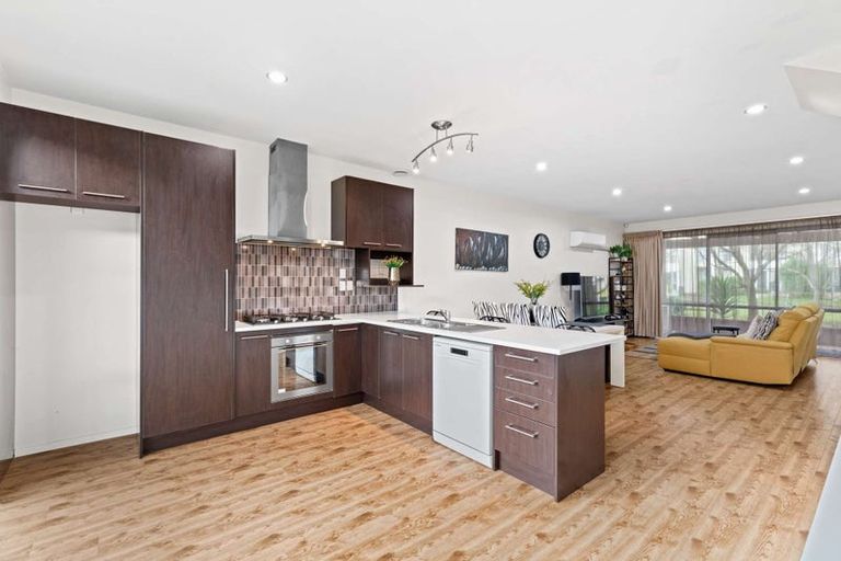 Photo of property in 74 Kuaka Drive, Takanini, 2112