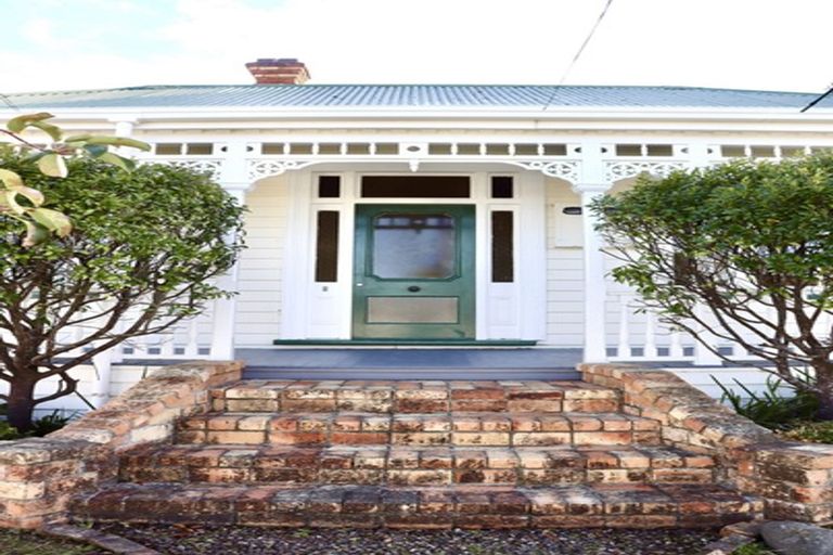 Photo of property in 34 Mozeley Avenue, Devonport, Auckland, 0624