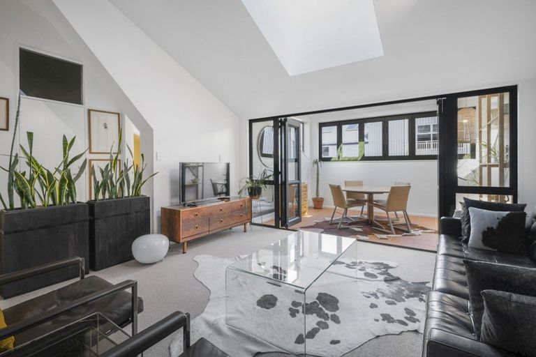 Photo of property in Courtenay Mews Apartments, 18/14 Alpha Street, Te Aro, Wellington, 6011