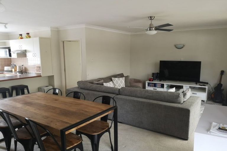 Photo of property in 2/54 Ray Small Drive, Pahurehure, Papakura, 2113