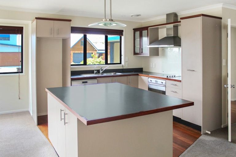 Photo of property in 68 Ruapehu Drive, Fitzherbert, Palmerston North, 4410