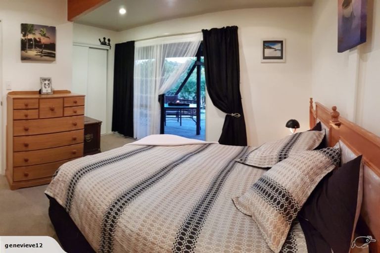 Photo of property in 1394 Whangaparaoa Road, Army Bay, Whangaparaoa, 0930