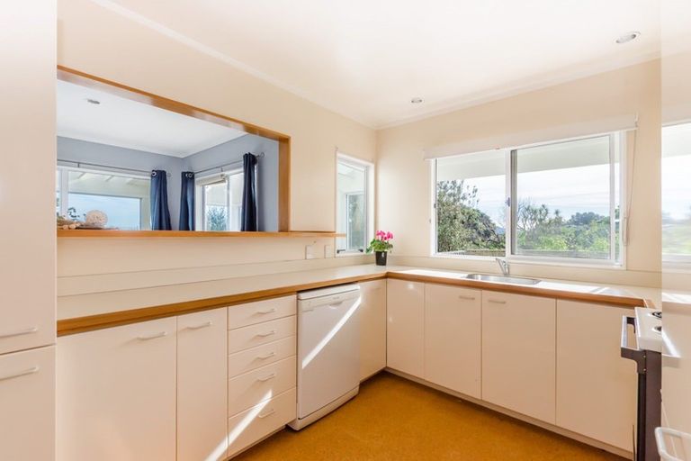 Photo of property in 18 Kohutuhutu Road, Raumati Beach, Paraparaumu, 5032