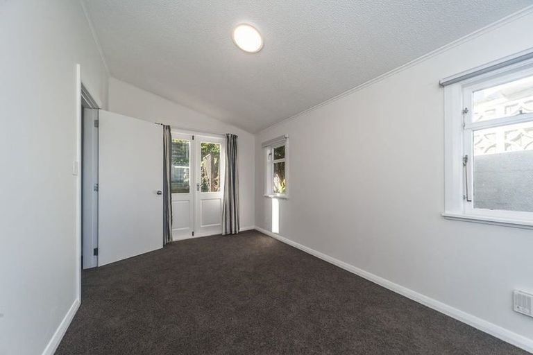 Photo of property in 33 Moa Point Road, Moa Point, Wellington, 6022