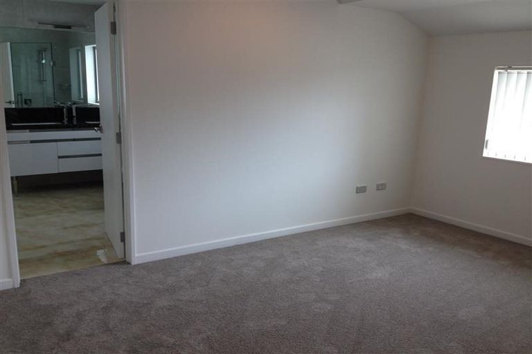 Photo of property in 50 Huntington Park Drive, Greenhithe, Auckland, 0632