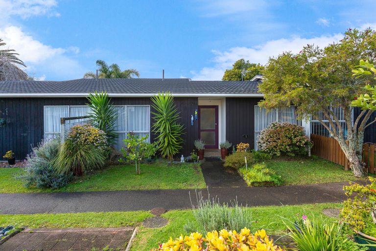 Photo of property in 4/109a Te Atatu Road, Te Atatu South, Auckland, 0610