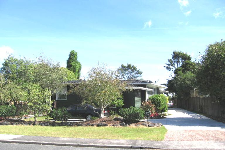 Photo of property in 54 Cockayne Crescent, Sunnynook, Auckland, 0620