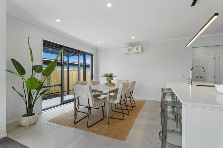 Photo of property in 27 Tiromoana Drive, Red Beach, 0932