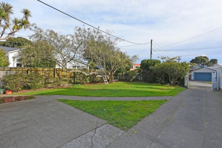 Photo of property in 8 Maire Street, Eastbourne, Lower Hutt, 5013