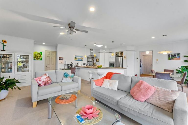 Photo of property in 2 Piriti Drive, Te Atatu Peninsula, Auckland, 0610