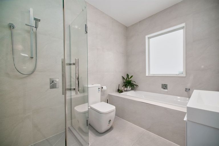 Photo of property in 11 San Casello Rise, Henderson, Auckland, 0612