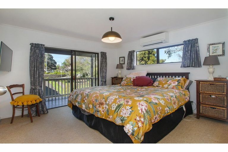 Photo of property in 1/964 Beach Road, Torbay, Auckland, 0630