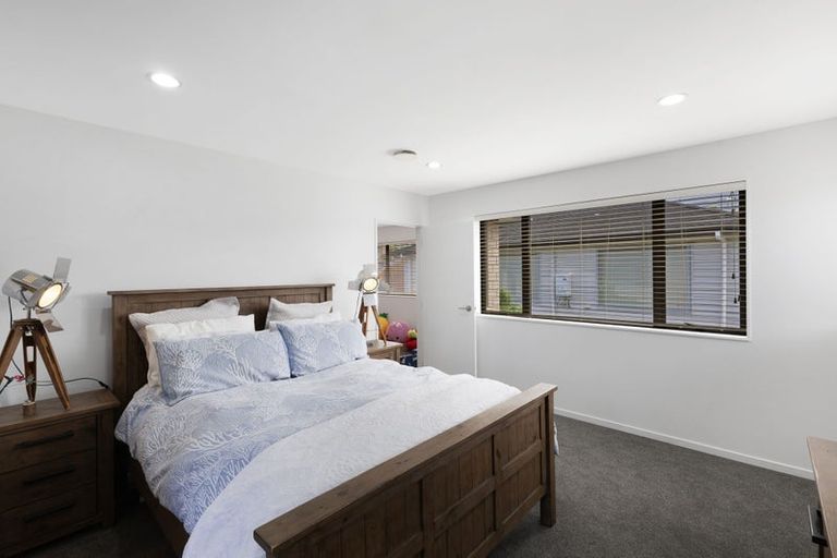 Photo of property in 13 Stubbs Place, Fairview Heights, Auckland, 0632