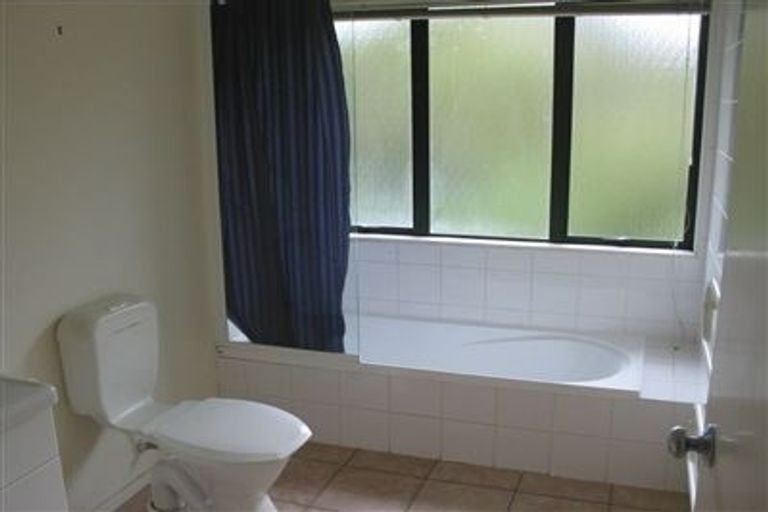 Photo of property in 48 Caribbean Drive, Unsworth Heights, Auckland, 0632