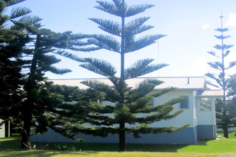 Photo of property in 179 Seaforth Road, Waihi Beach, 3611