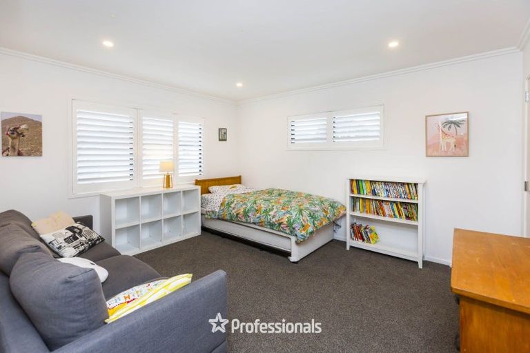 Photo of property in 1 Somerby Mews, Silverstream, Upper Hutt, 5019