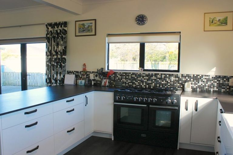 Photo of property in 96b Kent Street, Carterton, 5713