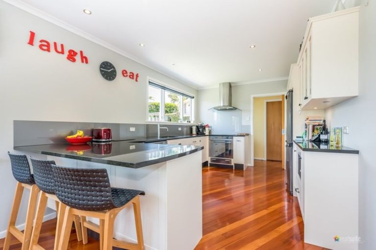 Photo of property in 15 Wilson Grove, Normandale, Lower Hutt, 5010