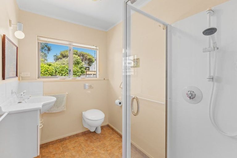 Photo of property in 11 Marewa Place, Waikanae Beach, Waikanae, 5036