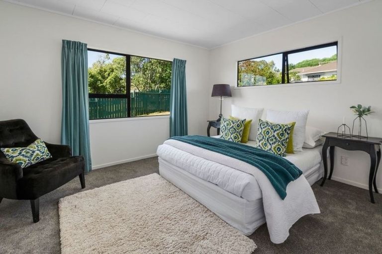 Photo of property in 16 Santiago Crescent, Unsworth Heights, Auckland, 0632