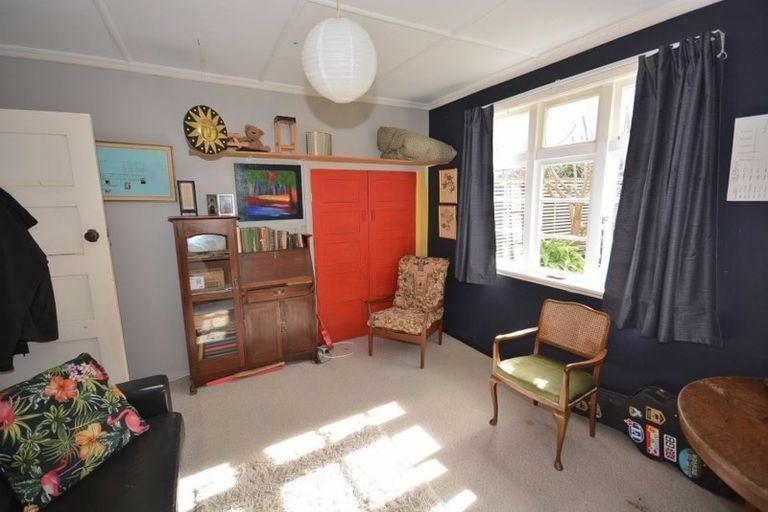 Photo of property in 1 Trig Hill Terrace, Waikanae Beach, Waikanae, 5036