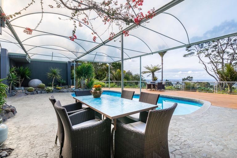 Photo of property in 70 Scenic Drive, Titirangi, Auckland, 0604