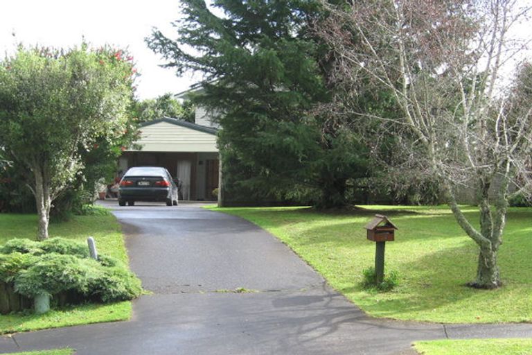 Photo of property in 16 Baringa Place, Botany Downs, Auckland, 2010