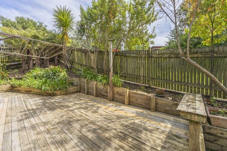 Photo of property in 6/406 East Coast Road, Sunnynook, Auckland, 0630