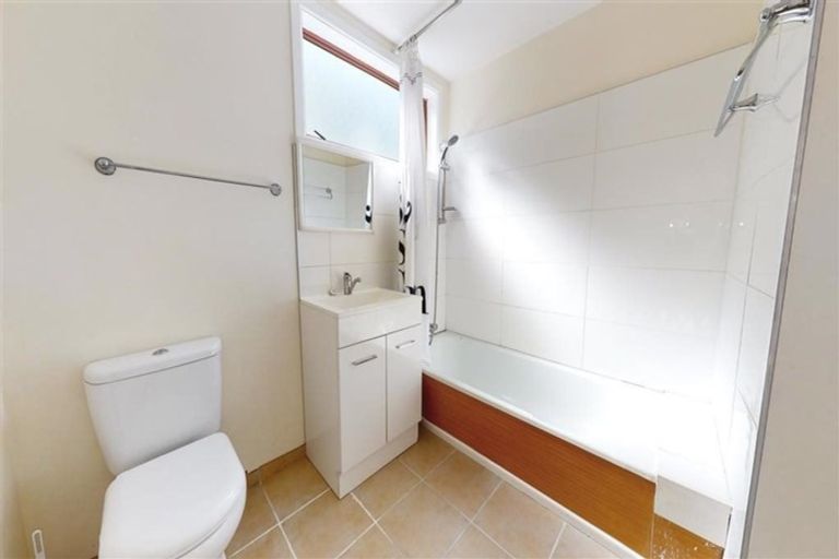 Photo of property in 109 Akaroa Drive, Maupuia, Wellington, 6022