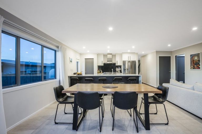 Photo of property in 17 Kepler Way, Aotea, Porirua, 5024