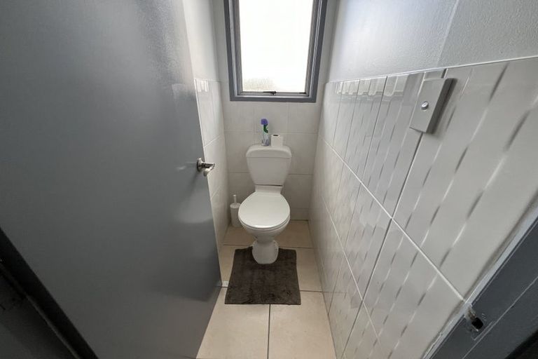 Photo of property in 2/6 Edwin Freeman Place, Ranui, Auckland, 0612