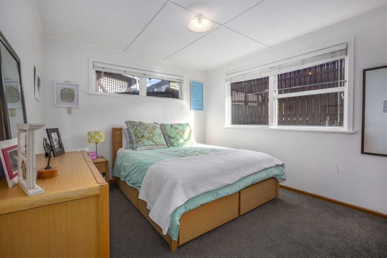 Photo of property in 31 Beazley Avenue, Paparangi, Wellington, 6037