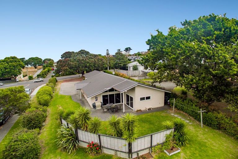 Photo of property in 854 Whangaparaoa Road, Manly, Whangaparaoa, 0930