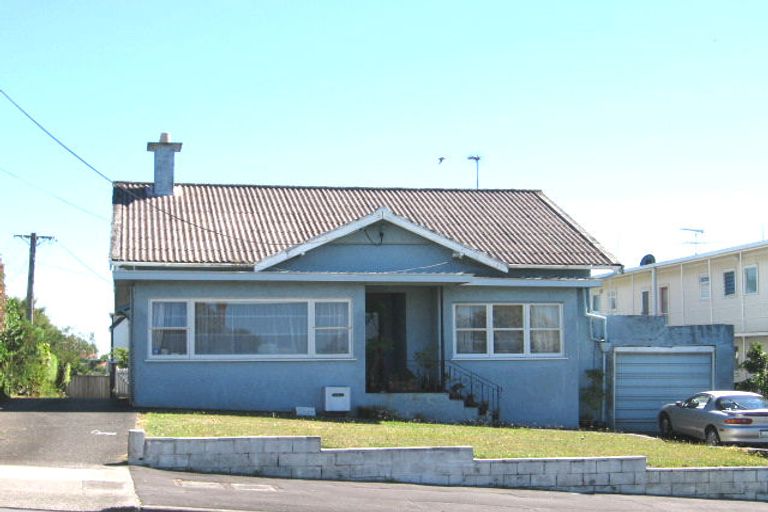 Photo of property in 3/221 Onewa Road, Birkenhead, Auckland, 0626