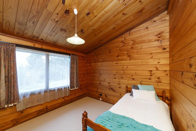 Photo of property in 12 Suzanne Grove, Kelvin Grove, Palmerston North, 4414