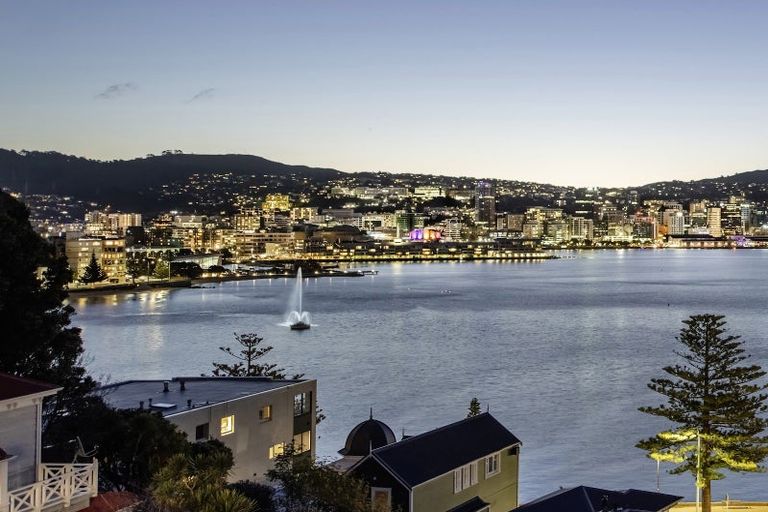 Photo of property in 334 Oriental Parade, Oriental Bay, Wellington, 6011