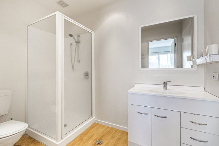 Photo of property in Lakeview Terrace, 17/14 Ambrico Place, New Lynn, Auckland, 0600